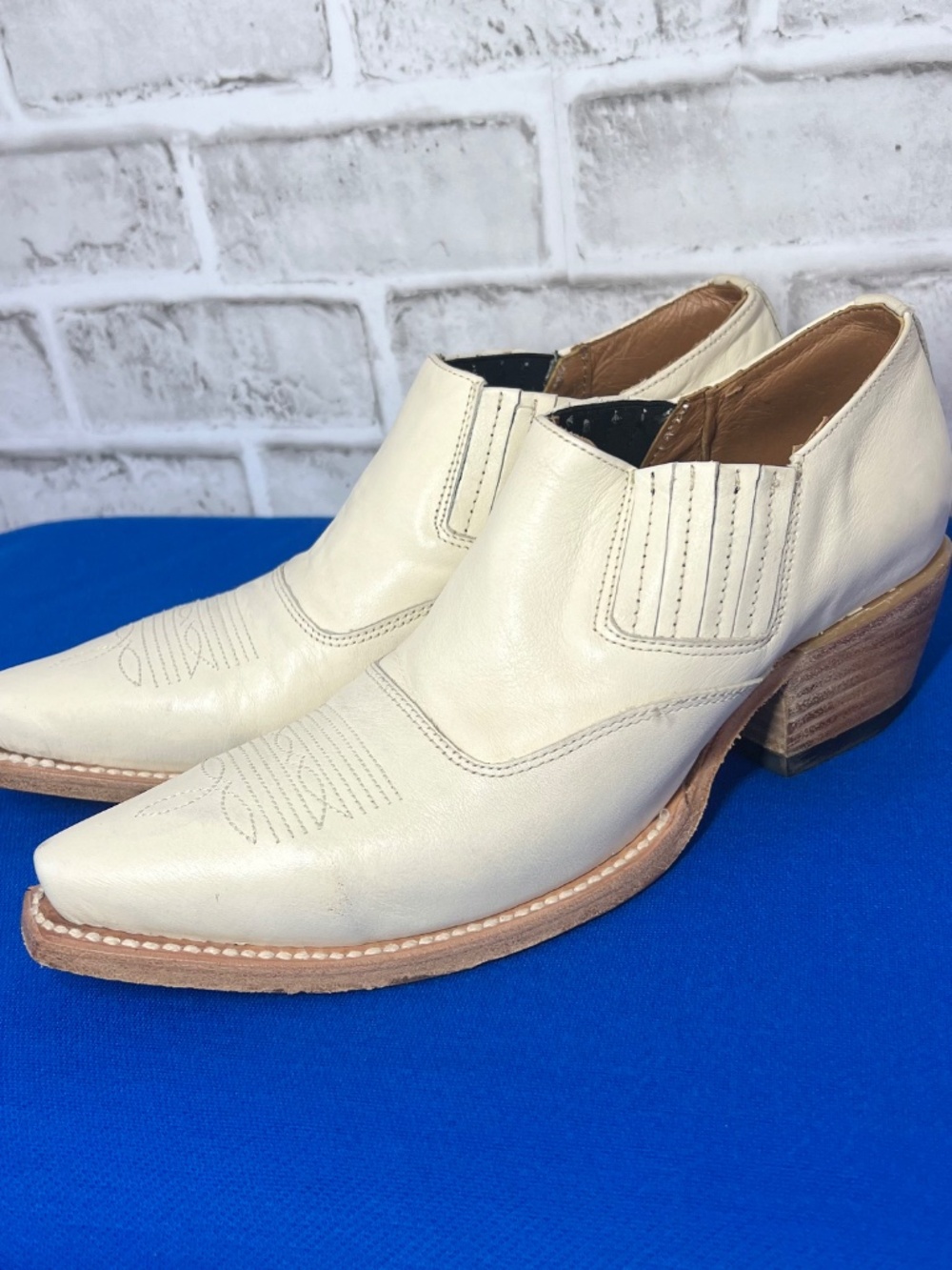 FREEBIRD BY STEVEN • Wyoming Beige Leather Western Booties Size 7 Box Dust Bags